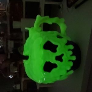 Snow white poison apple